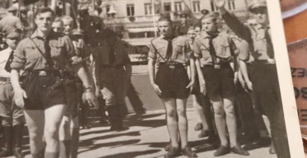 1. Mai 1937 - Maibaum - Pimpfe , Hitlerjugend ist angetreten